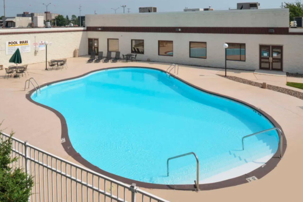 או קלייר Americas Best Value Inn - Campus View מראה חיצוני תמונה
