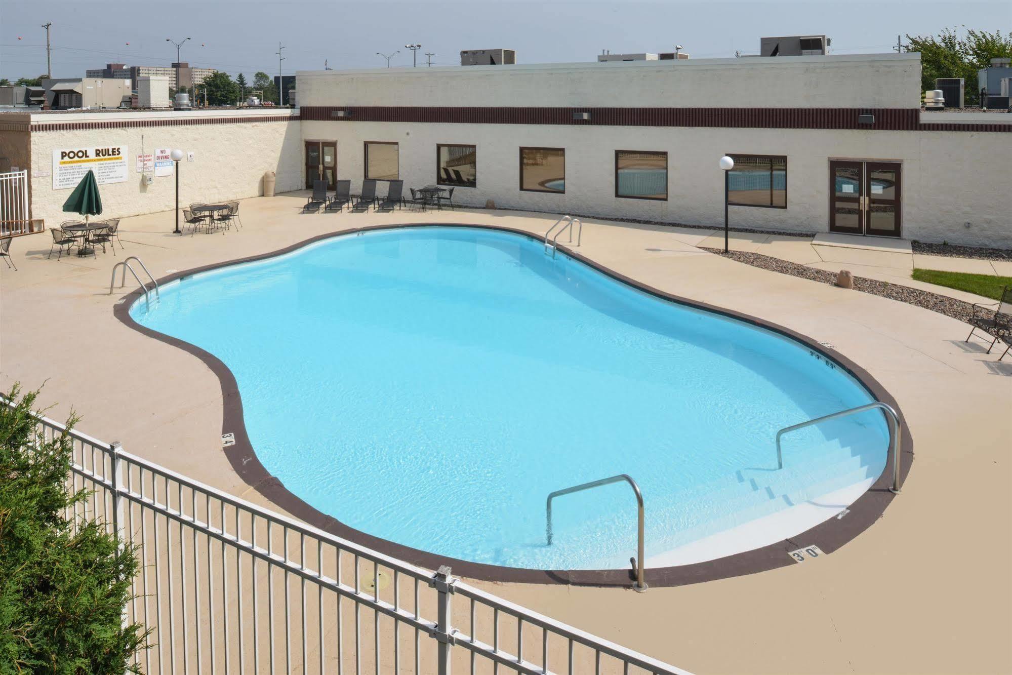 או קלייר Americas Best Value Inn - Campus View מראה חיצוני תמונה